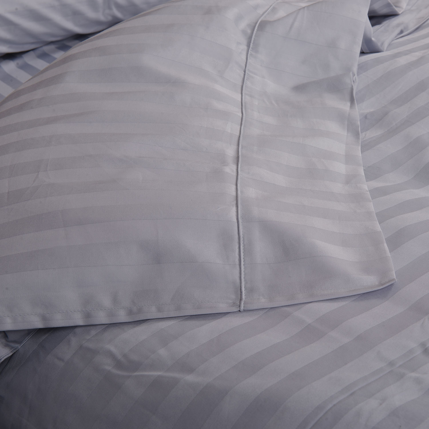 Ensemble de draps en coton fin contexture 233 Damask Stripe de Maholi - Lit 1 place - Bleu ciel