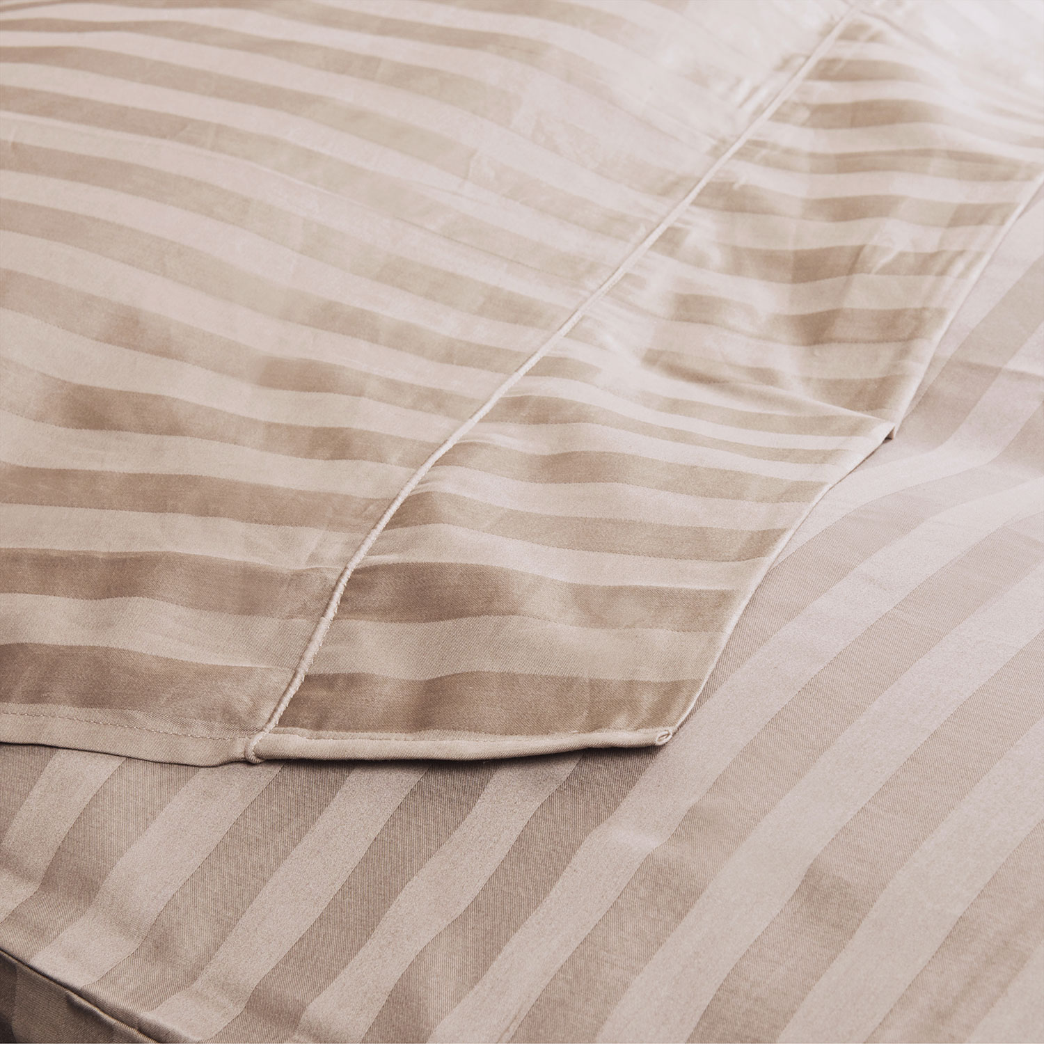 Ensemble de draps en coton égyptien contexture 300 Damask Stripe de Maholi - Lit 2 places - Sable