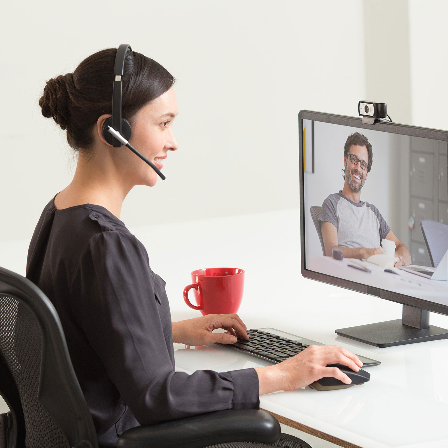 Logitech Pro HD 1080p Ultra-wide Angle Webcam with Built-in Microphone - Only at Best Buy