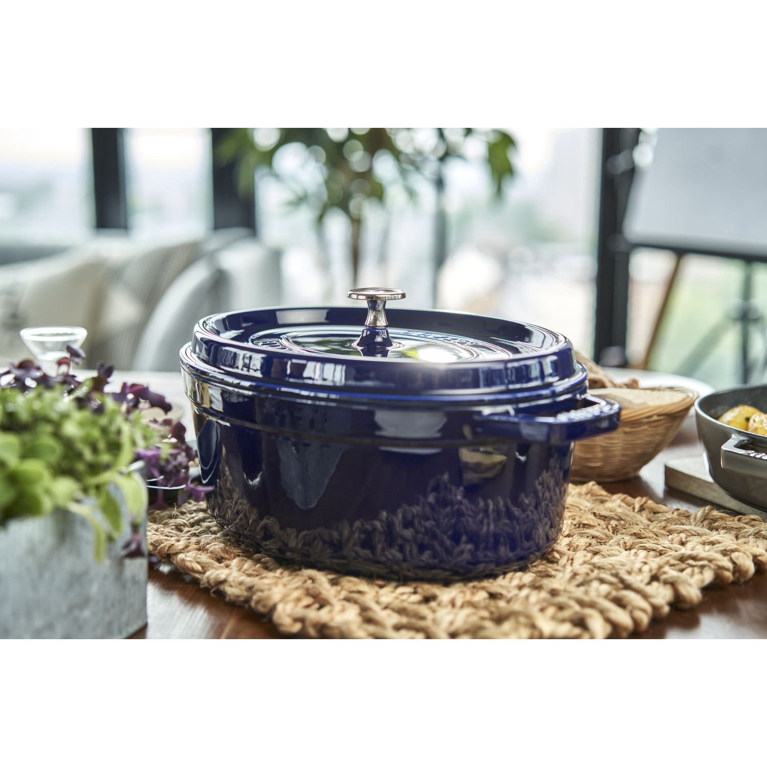 Cocotte ovale Staub Blue - 5.7 pte / 5.5 L