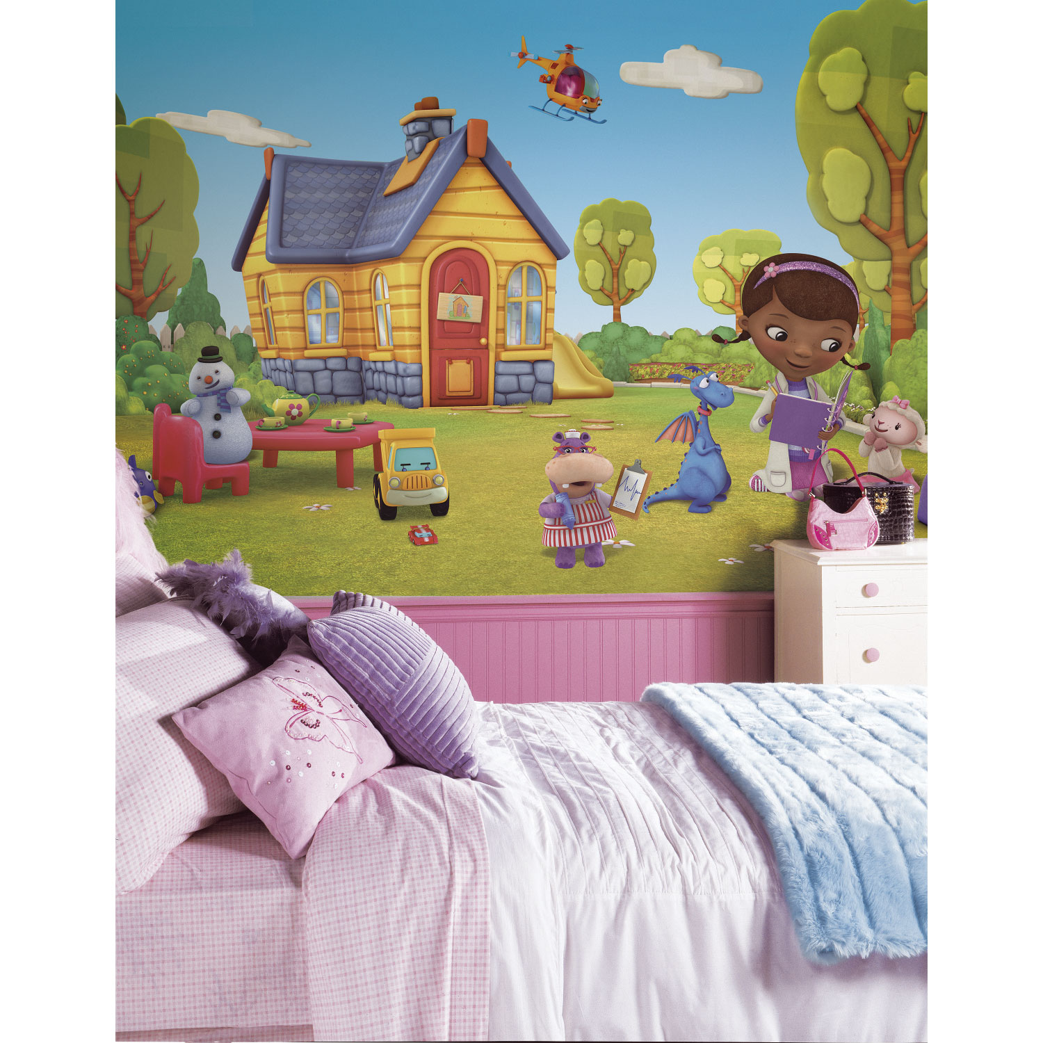 Très grande murale en papier peint de RoomMates - Doc McStuffins