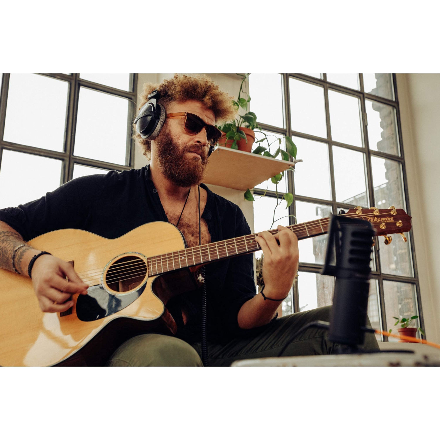 Casque d'écoute de studio DT 770 PRO 250&nbsp;Ohm de beyerdynamic. Modèle fermé avec fil pour un enregistrement et une surveillance professionnels