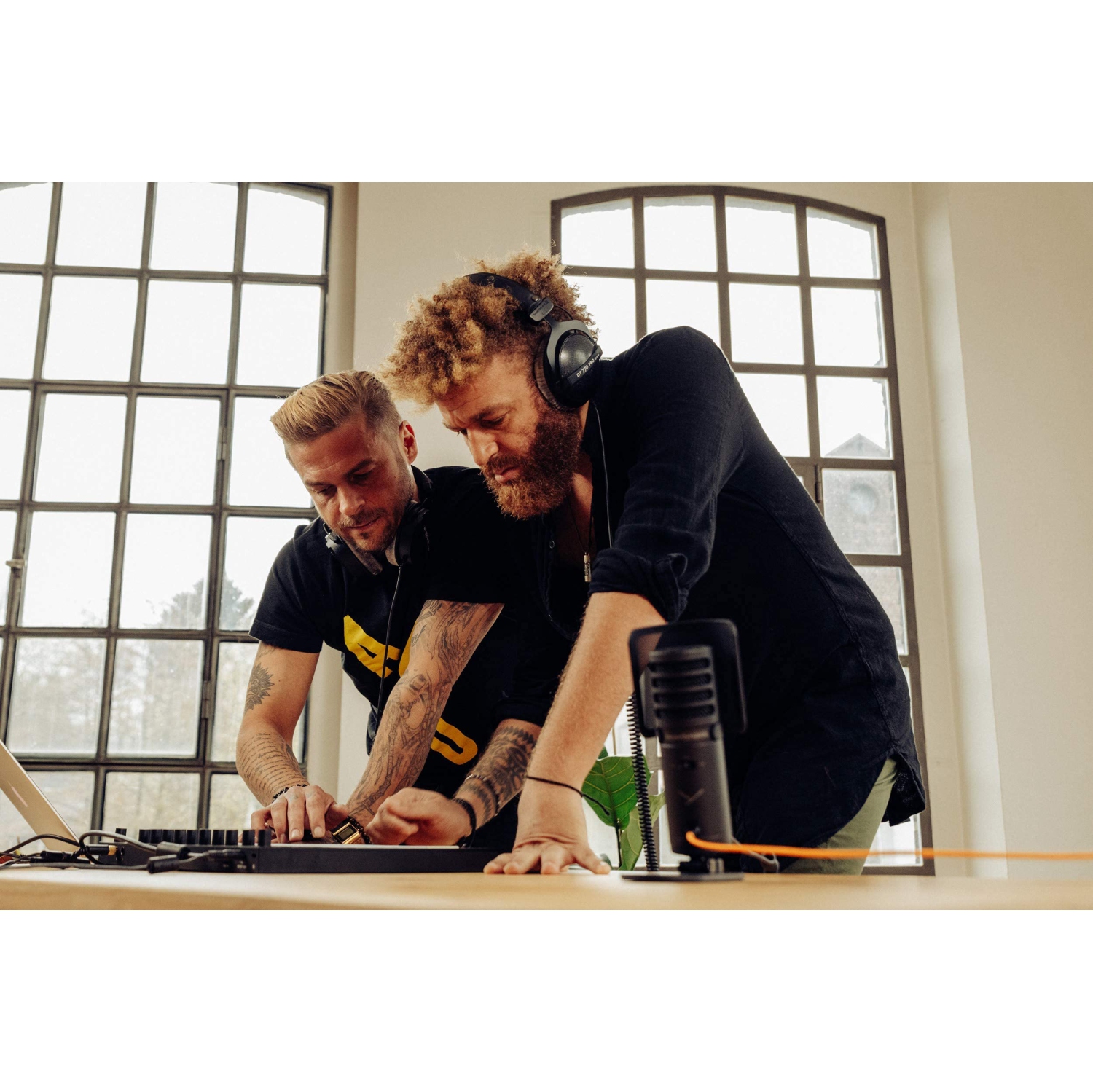 Casque d'écoute de studio DT 770 PRO 250&nbsp;Ohm de beyerdynamic. Modèle fermé avec fil pour un enregistrement et une surveillance professionnels