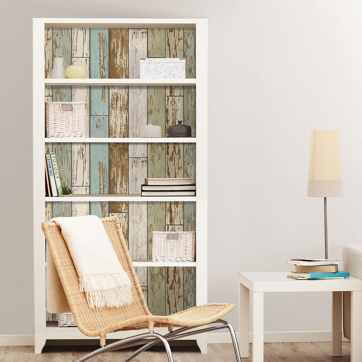 Papier peint autocollant Old Salem Vintage Wood de NuWallpaper - Bleu