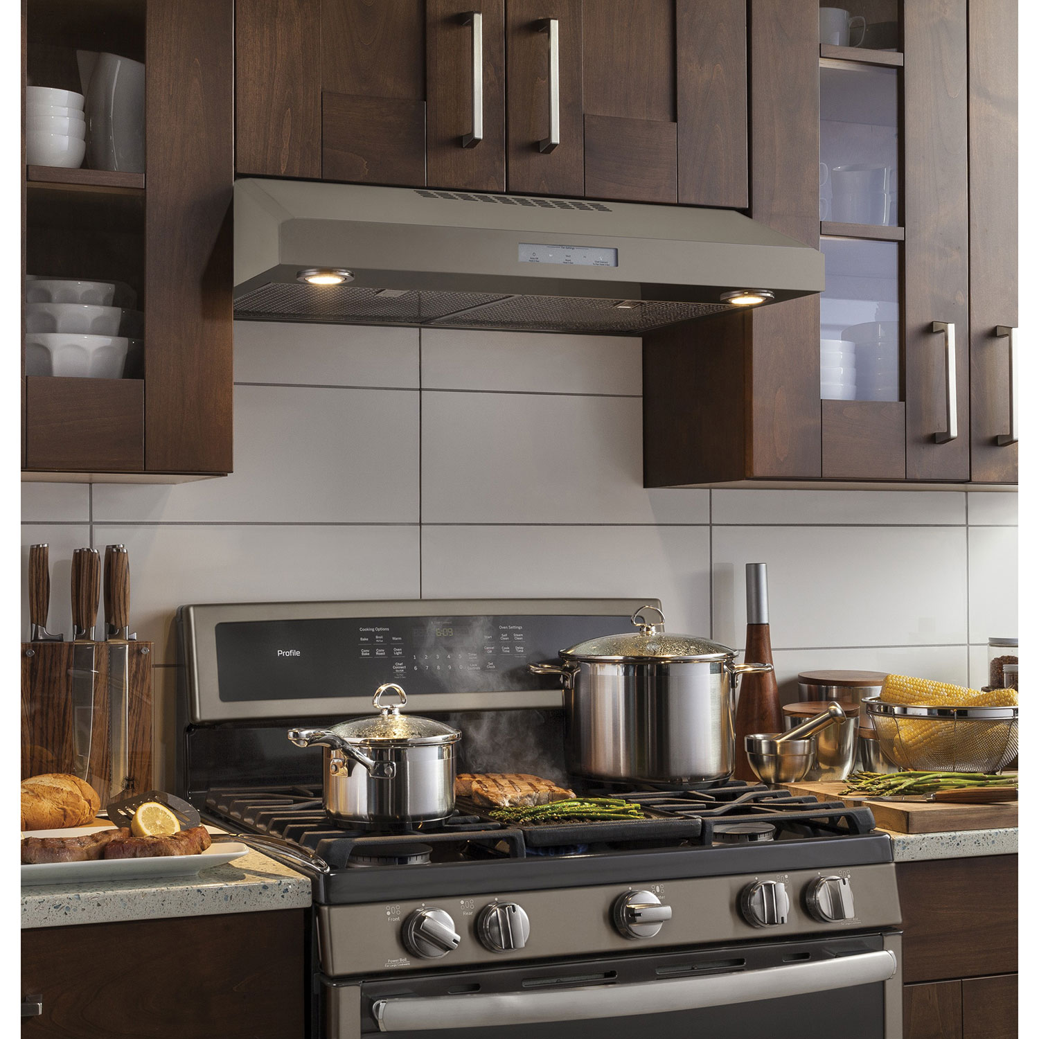 Hotte de dessous d'armoire de 30 po Profile de GE - Ardoise