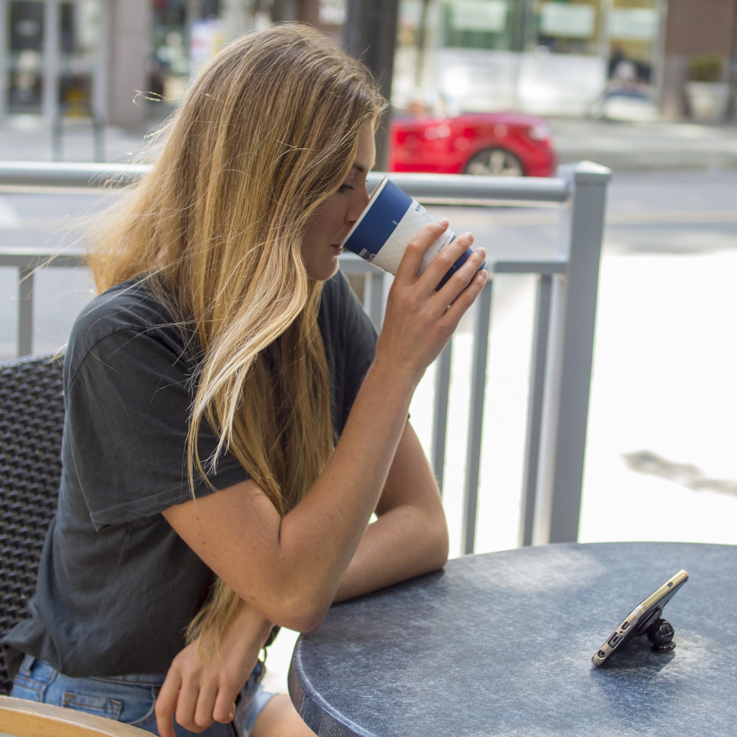 Support de téléphone magnétique 3-en-1 STICKIT™ par KhatamiCo - Rouge - expédition gratuite