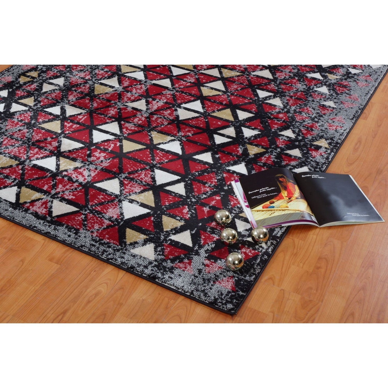 LA Dole Diamond Currant 5'2" x 7'5" Area Rug - Red