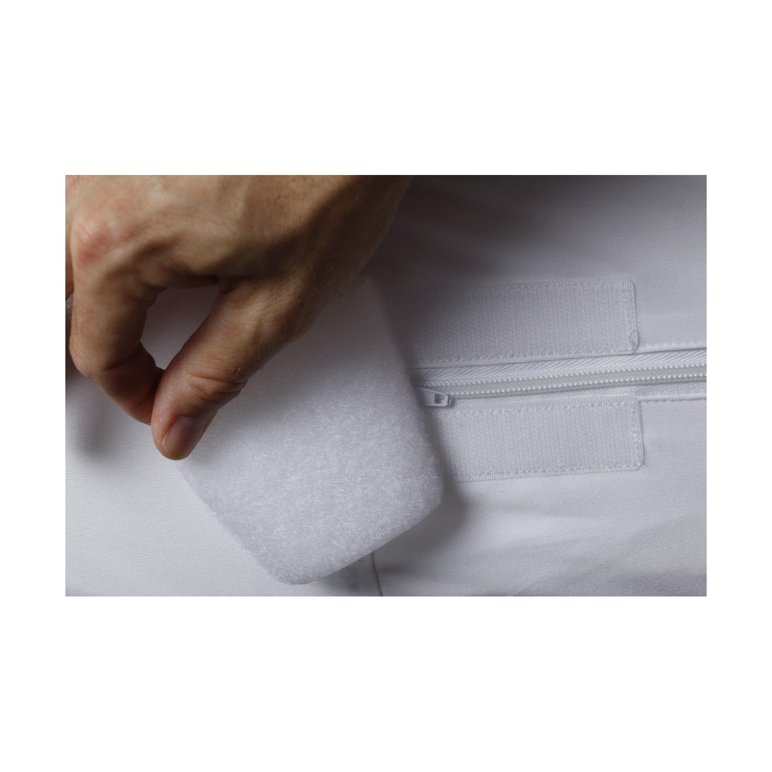 Couvre-matelas imperméable BEDPRO de ViscoLogic en laboratoire avec fermeture à glissière