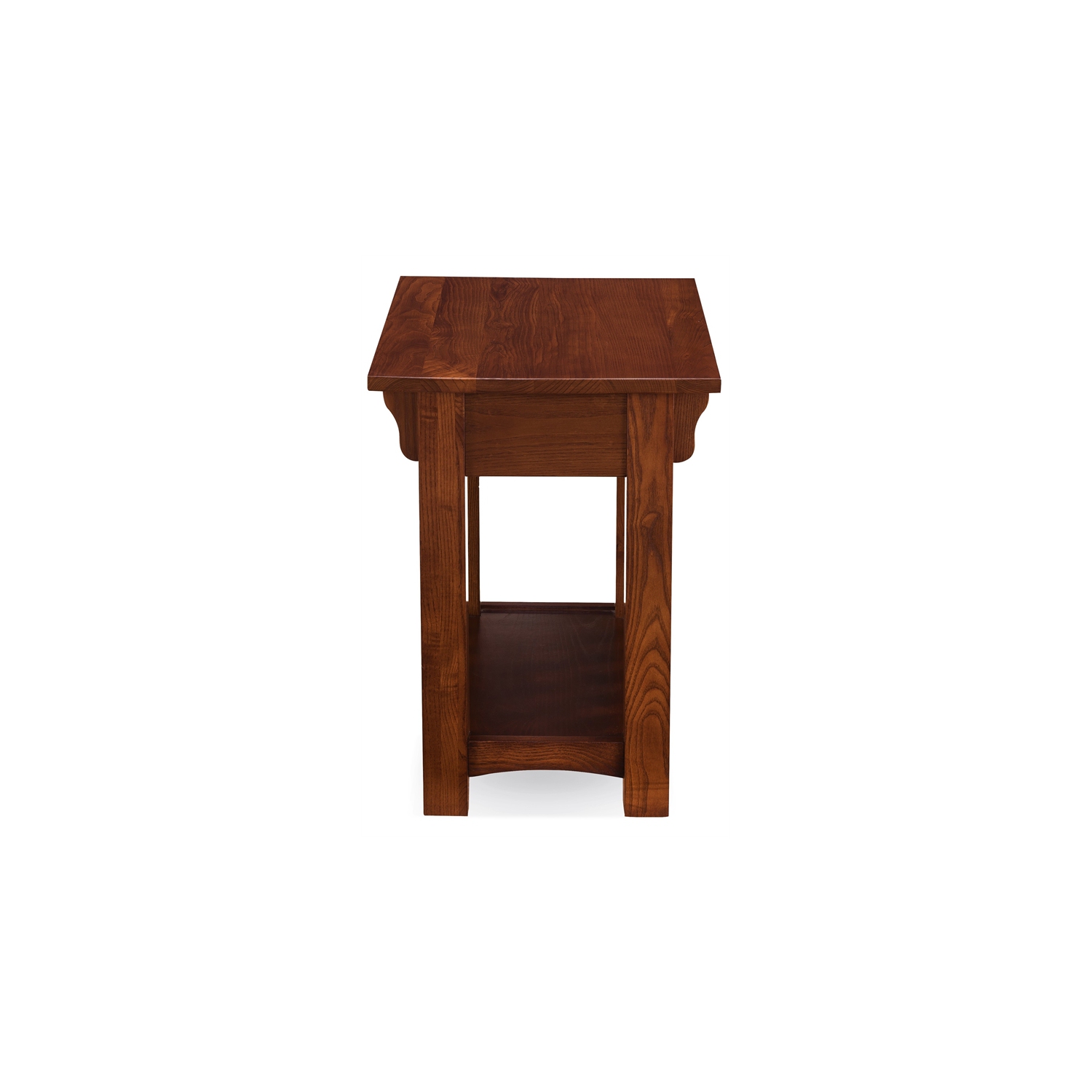 Table à placer près d’un fauteuil Mission Oak de Leick Furniture avec tiroir de rangement et tablette