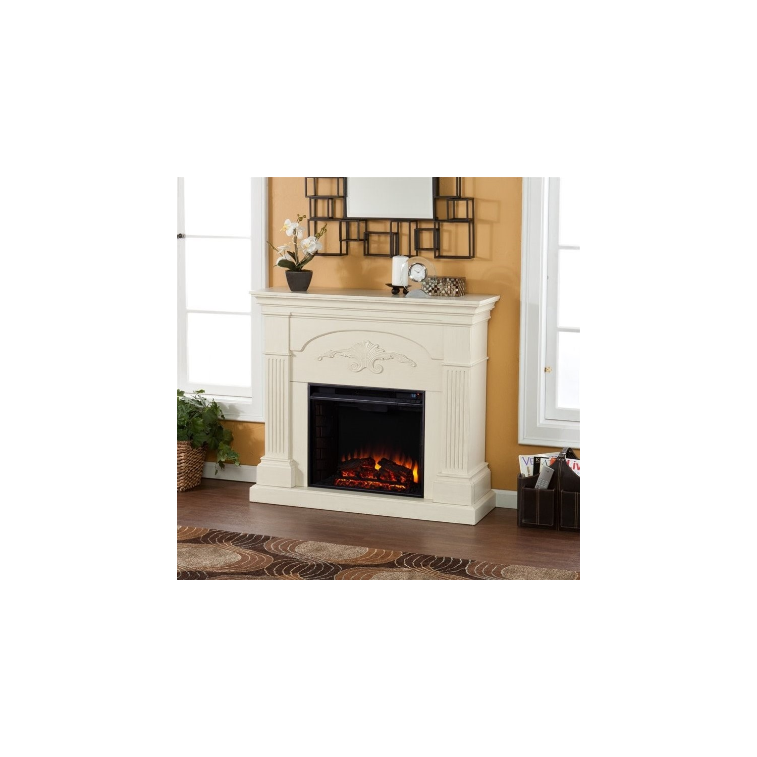 Foyer électrique Salerne de Southern Enterprises, ivoire