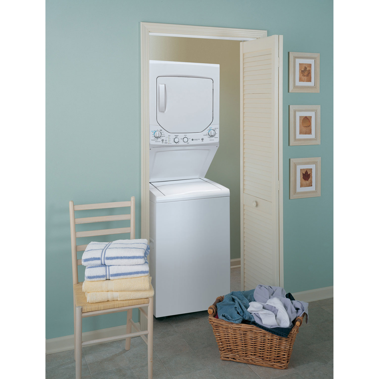 GE 4.4 Cu. Ft. Gas Washer & 5.9 Cu. Ft. Dryer Laundry Centre - White