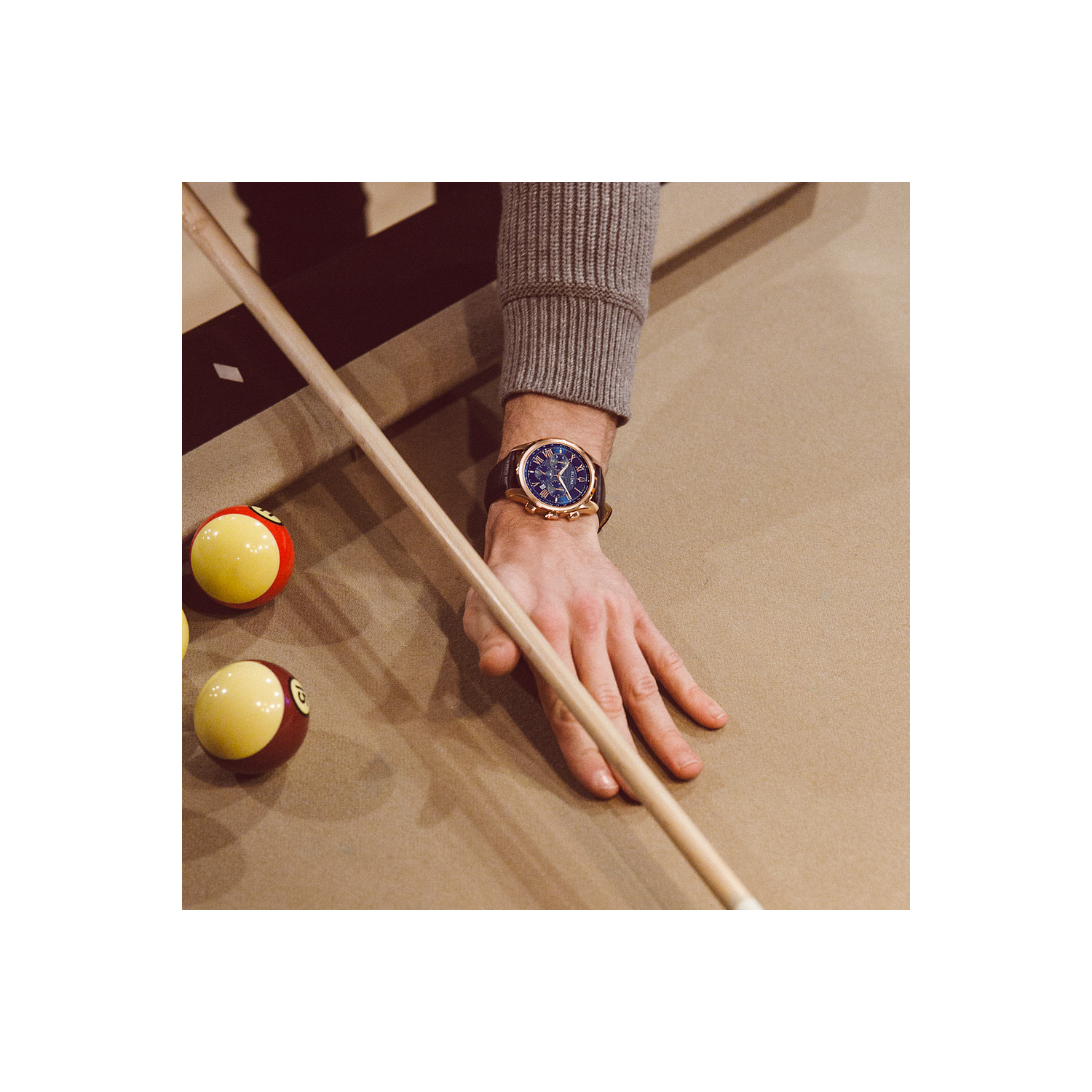 Montre à quartz homme de Bulova avec boîtier en acier inoxydable rose doré et cadran bleu 46,5&nbsp;mm