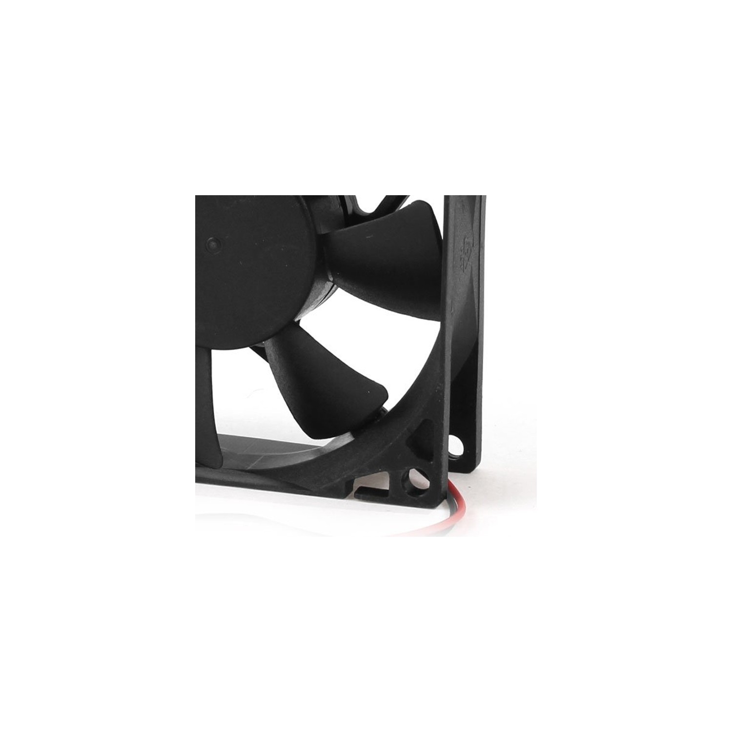 Le ventilateur de 80 mm à roulement à manchon 12 V d’axGear pour boîtier d’ordinateur ATX est conçu pour refroidir