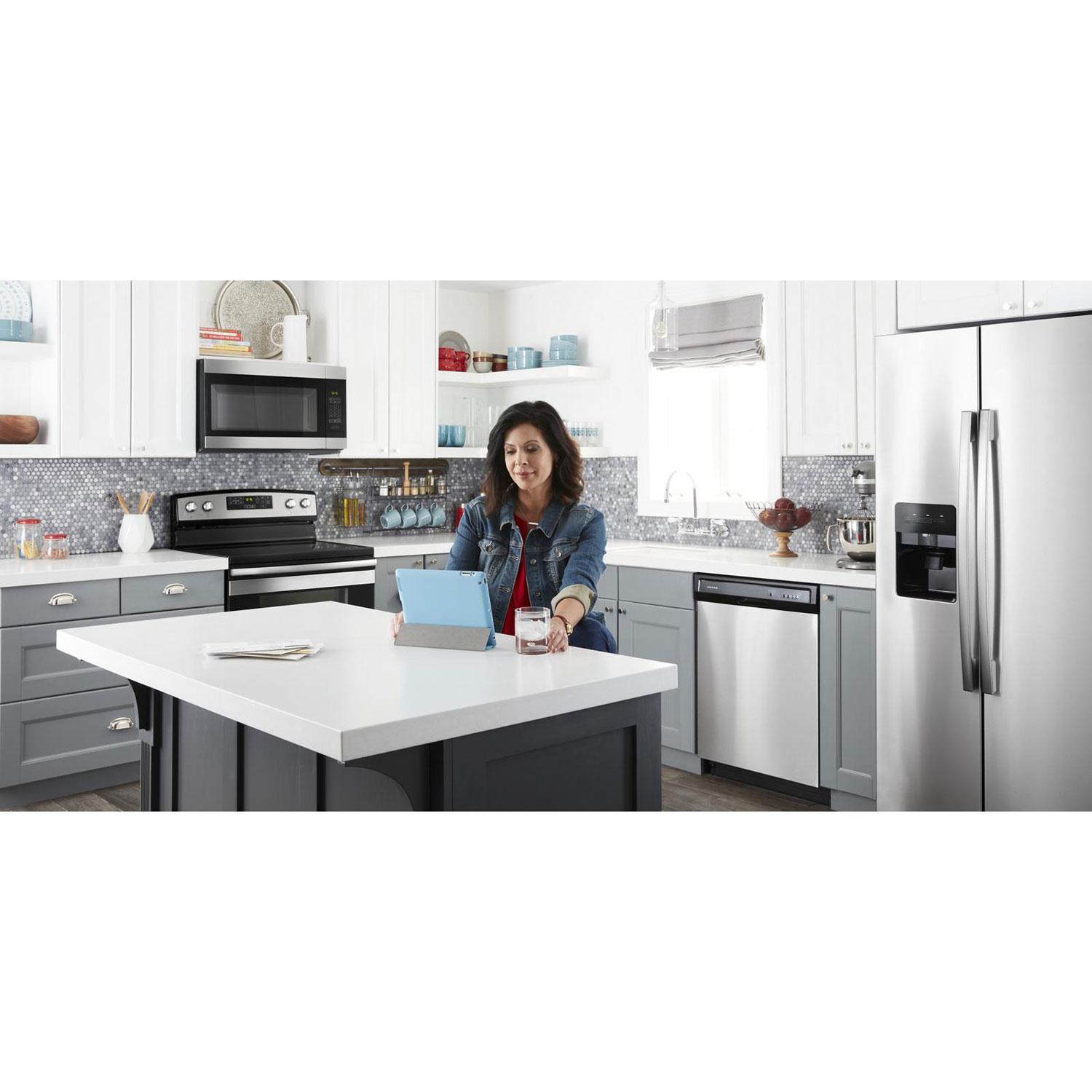 Amana 33" 21.4 Cu. Ft. Side-By-Side Refrigerator - Black-On-Stainless Steel