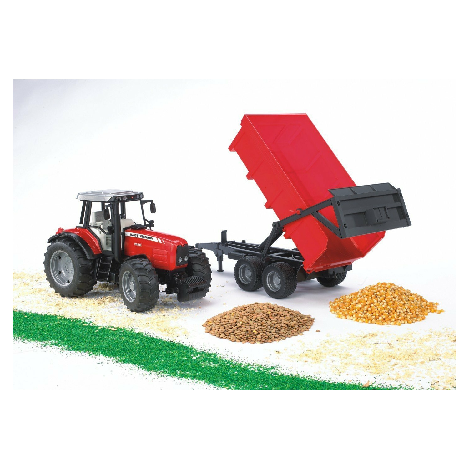 Agriculture : Massey Ferguson 7480 avec remorque à découper