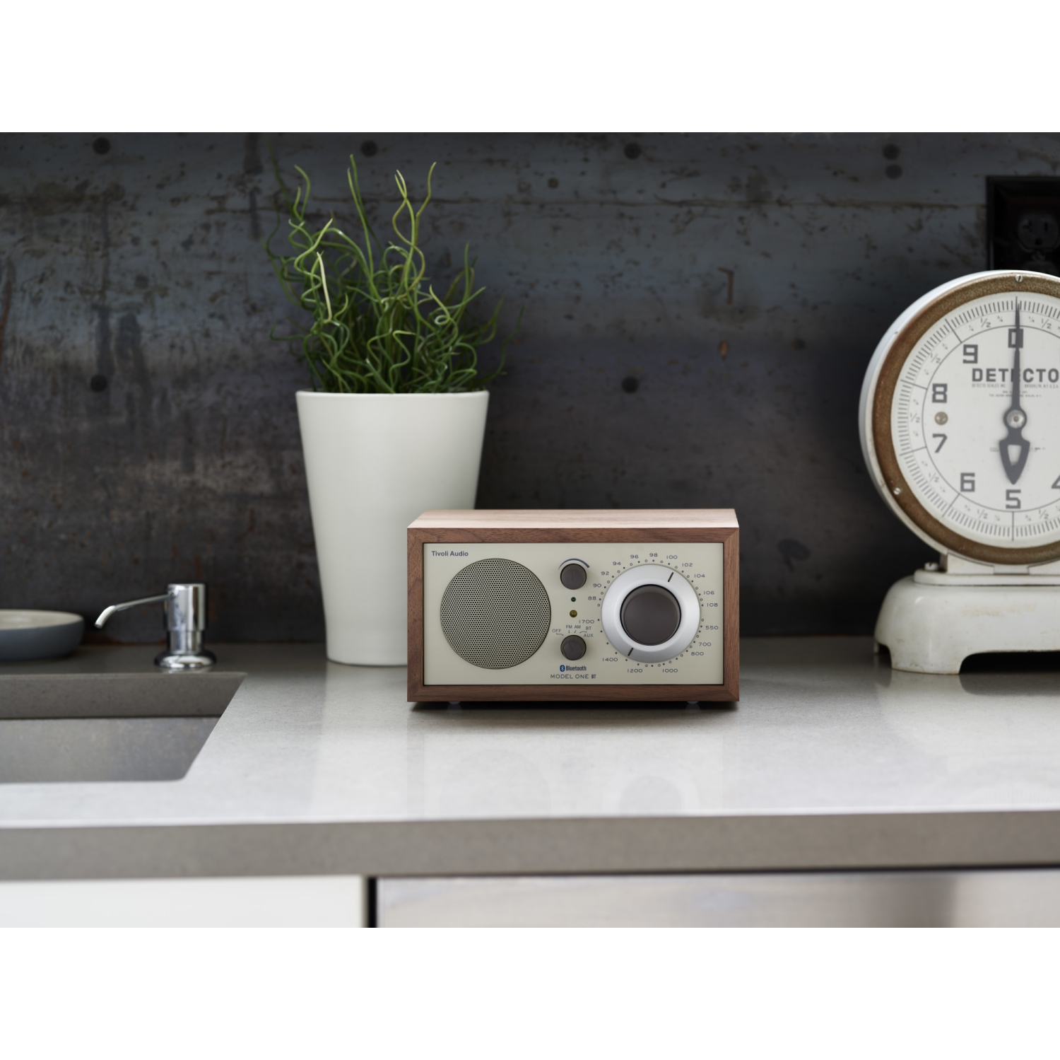 Tivoli Audio Model One BT Radio AM/FM Bluetooth - Classic