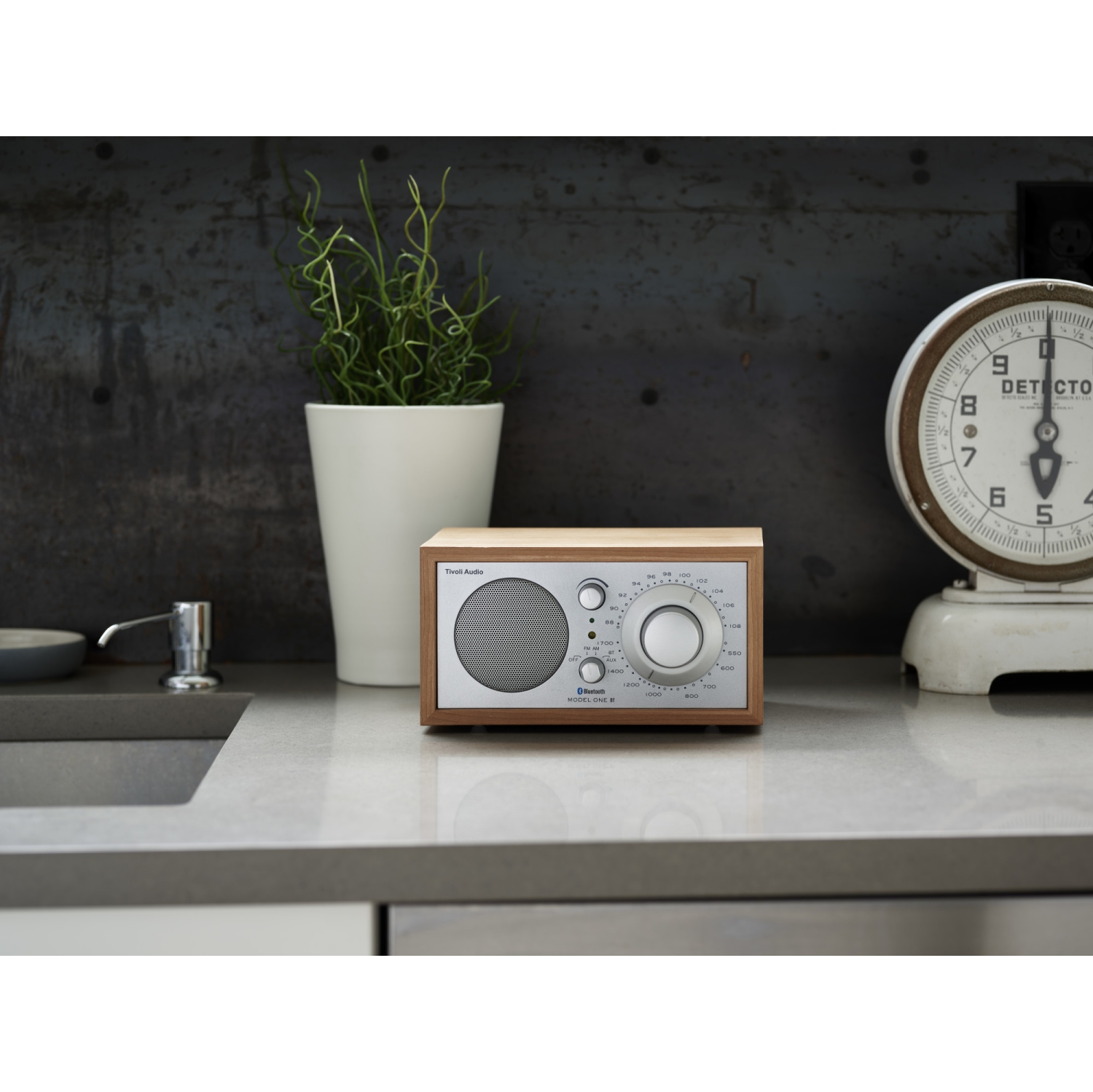 Tivoli Audio Model One BT Bluetooth AM/FM Radio