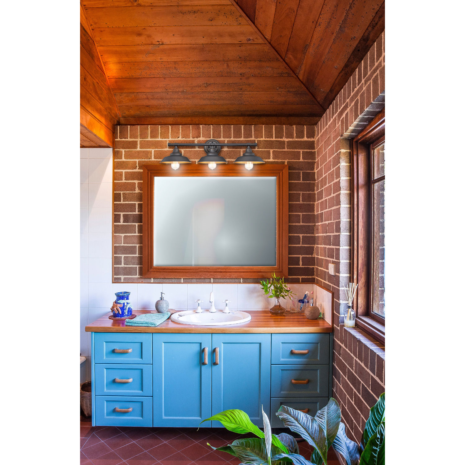 Lampe murale rustique et champêtre à 3 lumières d'Iron Hill - Bronze