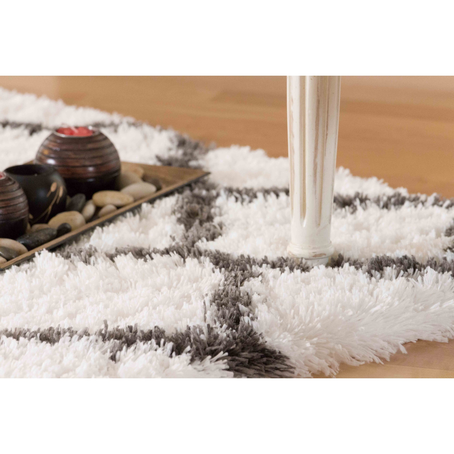 Kerrisdale White Lattice Shag Area Rug 3'11"x5'7"