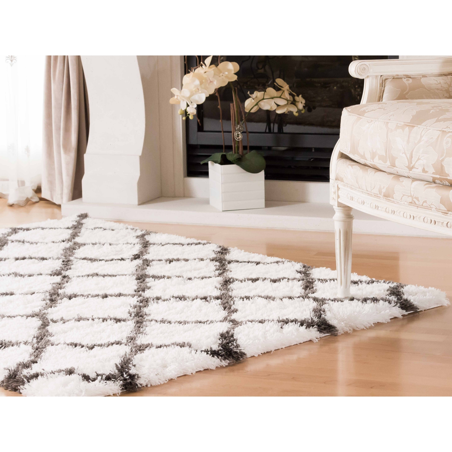 AG Home Kerrisdale Lattice 6'7" x 9'6" Shag Area Rug - White
