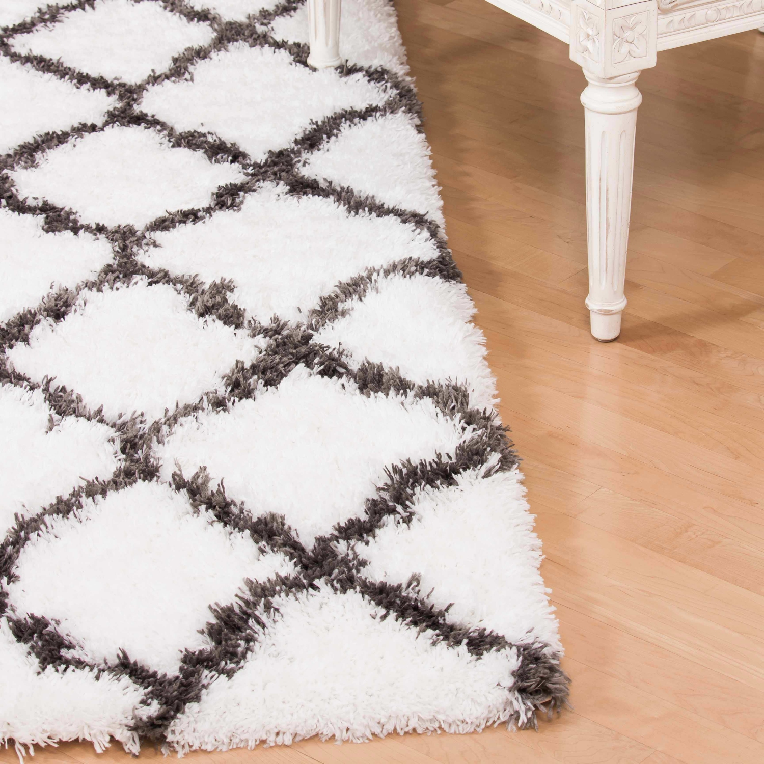 Tapis à poils longs de 7 pi 11 po x 10 pi 10 po Kerrisdale d’AG Home - treillis - Blanc