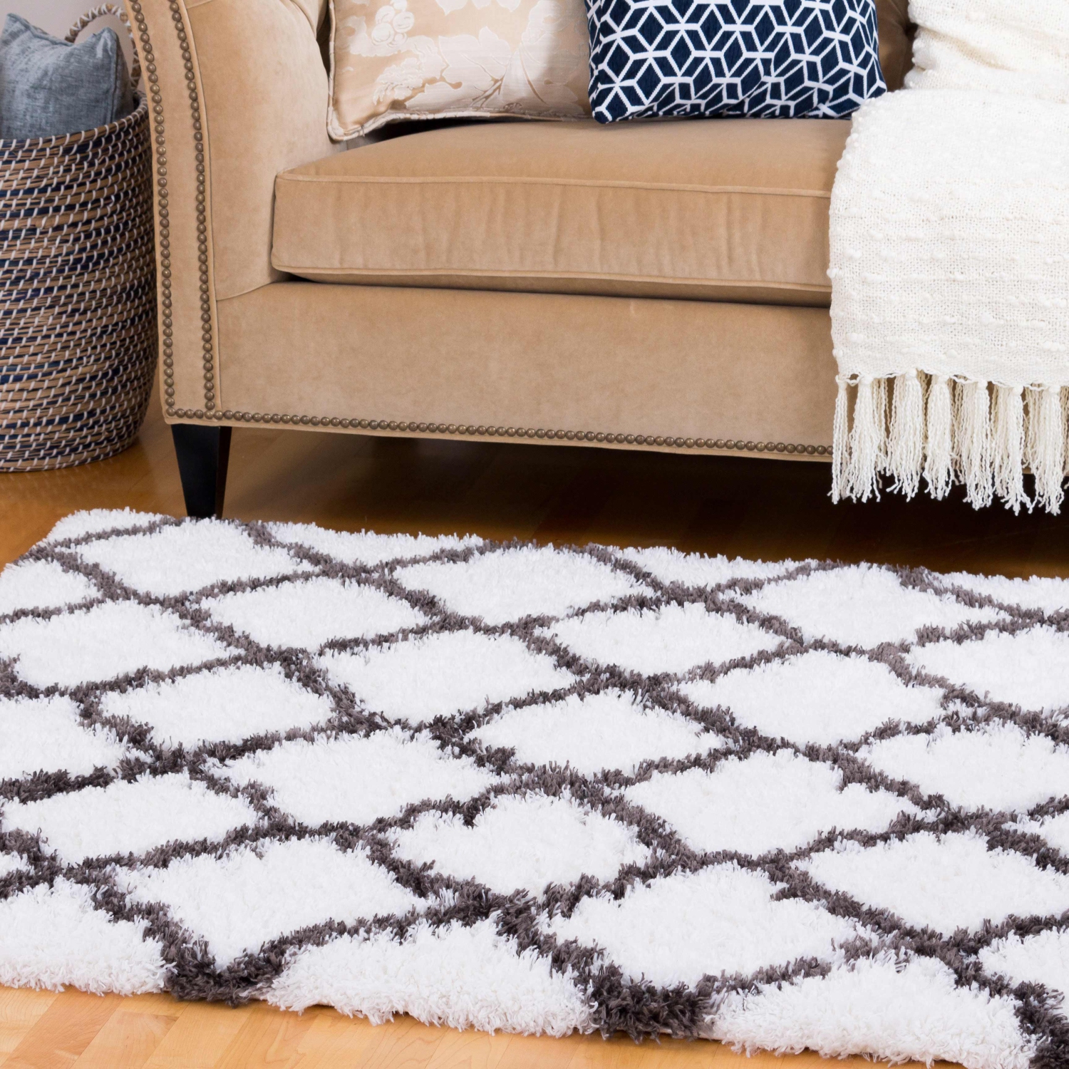 Tapis à poils longs de 7 pi 11 po x 10 pi 10 po Kerrisdale d’AG Home - treillis - Blanc