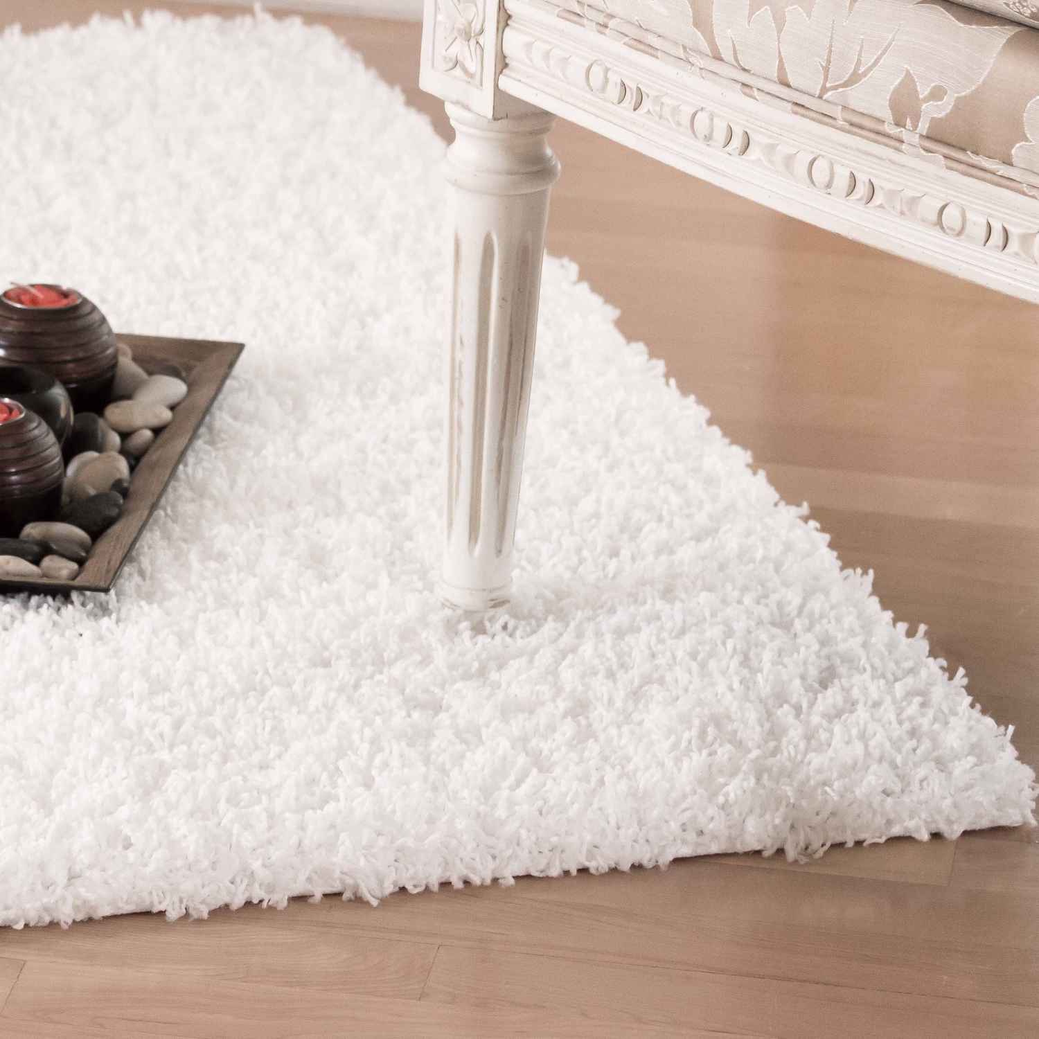 Tapis à poils longs de 6 pi 7 po x 9 pi 6 po Victoria d’AG Home - Blanc