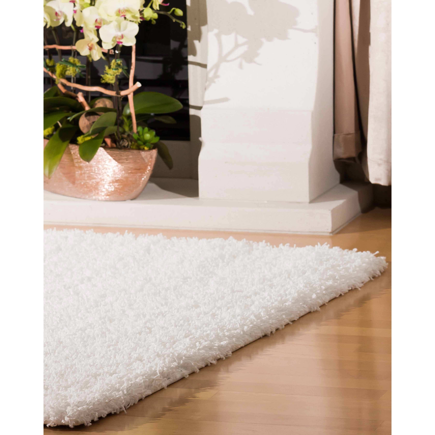 Tapis à poils longs de 6 pi 7 po x 9 pi 6 po Victoria d’AG Home - Blanc
