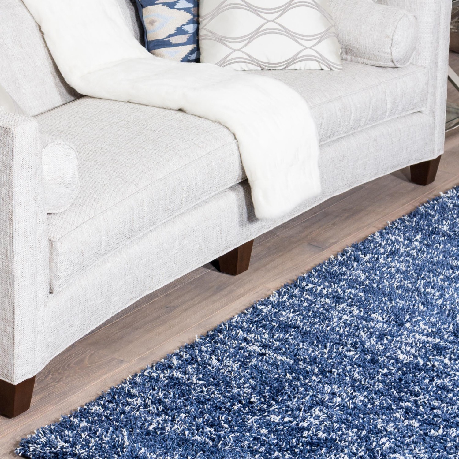 AG Home Victoria 2'7" x 4'9" Shag Area Rug - Navy