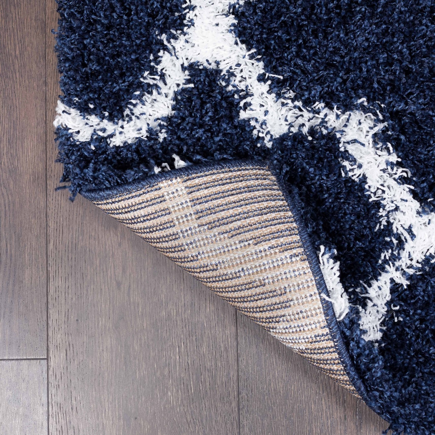 AG Home Victoria Lattice 2'7" x 4'9" Shag Area Rug - Navy