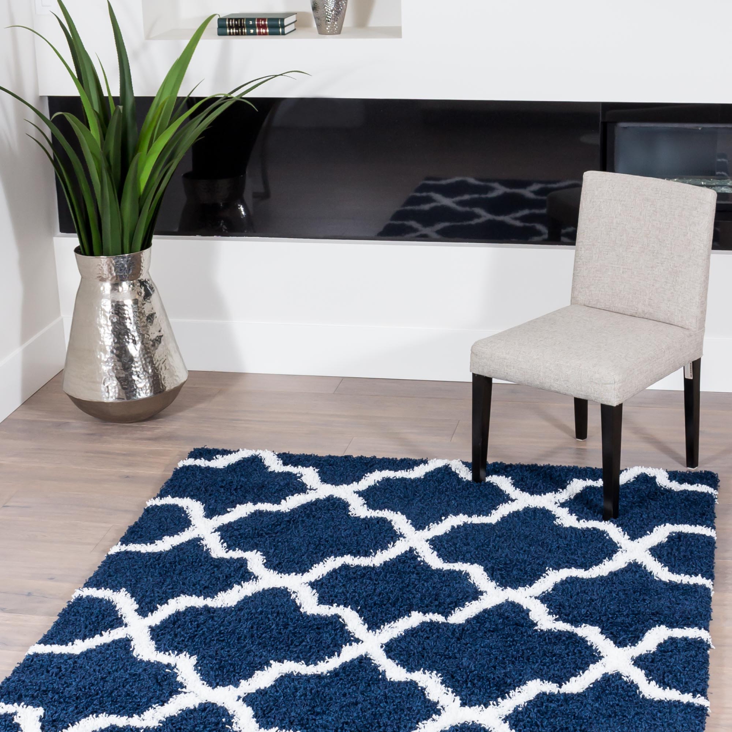 AG Home Victoria Lattice 2'7" x 4'9" Shag Area Rug - Navy