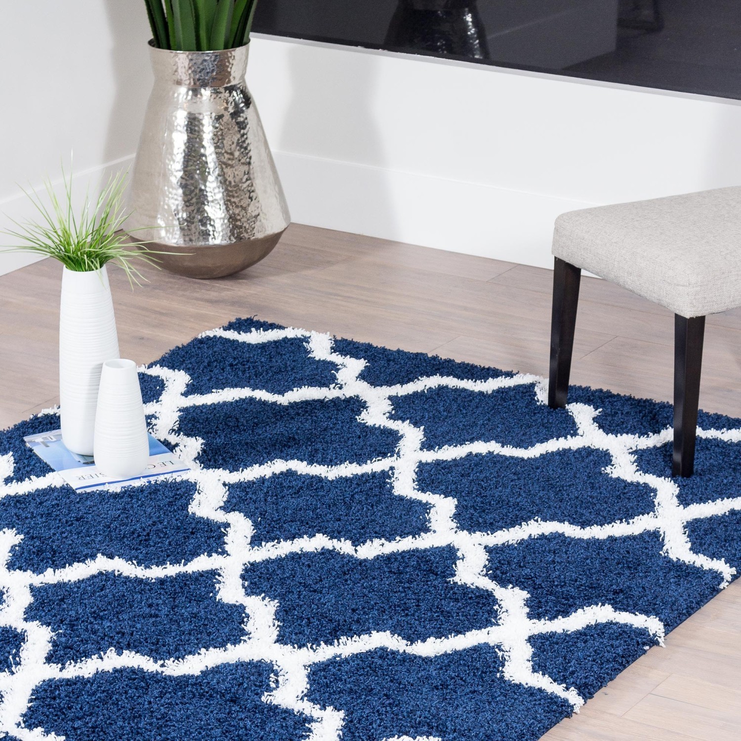 Tapis à poils longs de 4 pi x 5 pi 7 po Victoria Lattice d’AG Home - Bleu marine