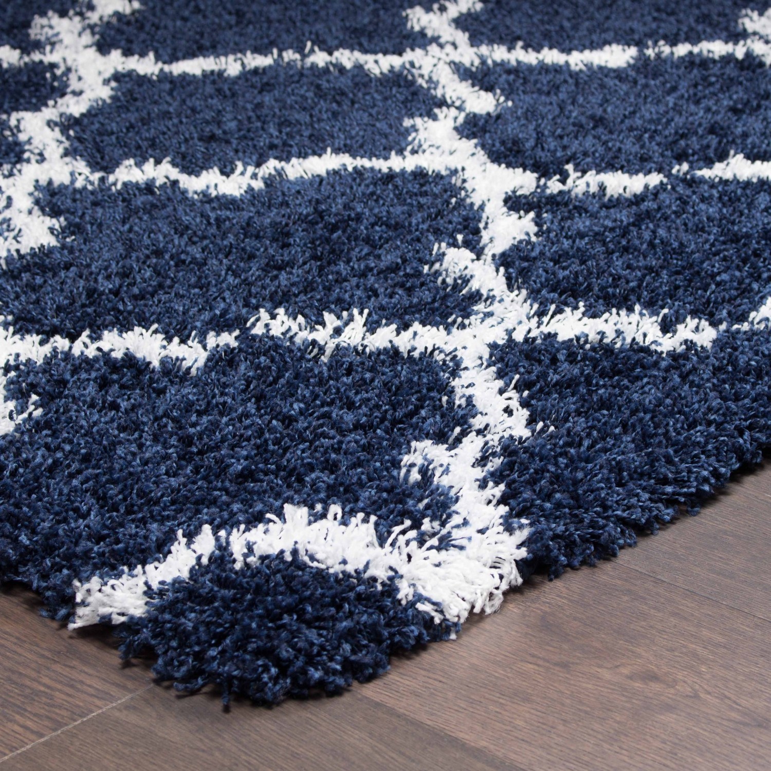 Tapis à poils longs de 4 pi x 5 pi 7 po Victoria Lattice d’AG Home - Bleu marine