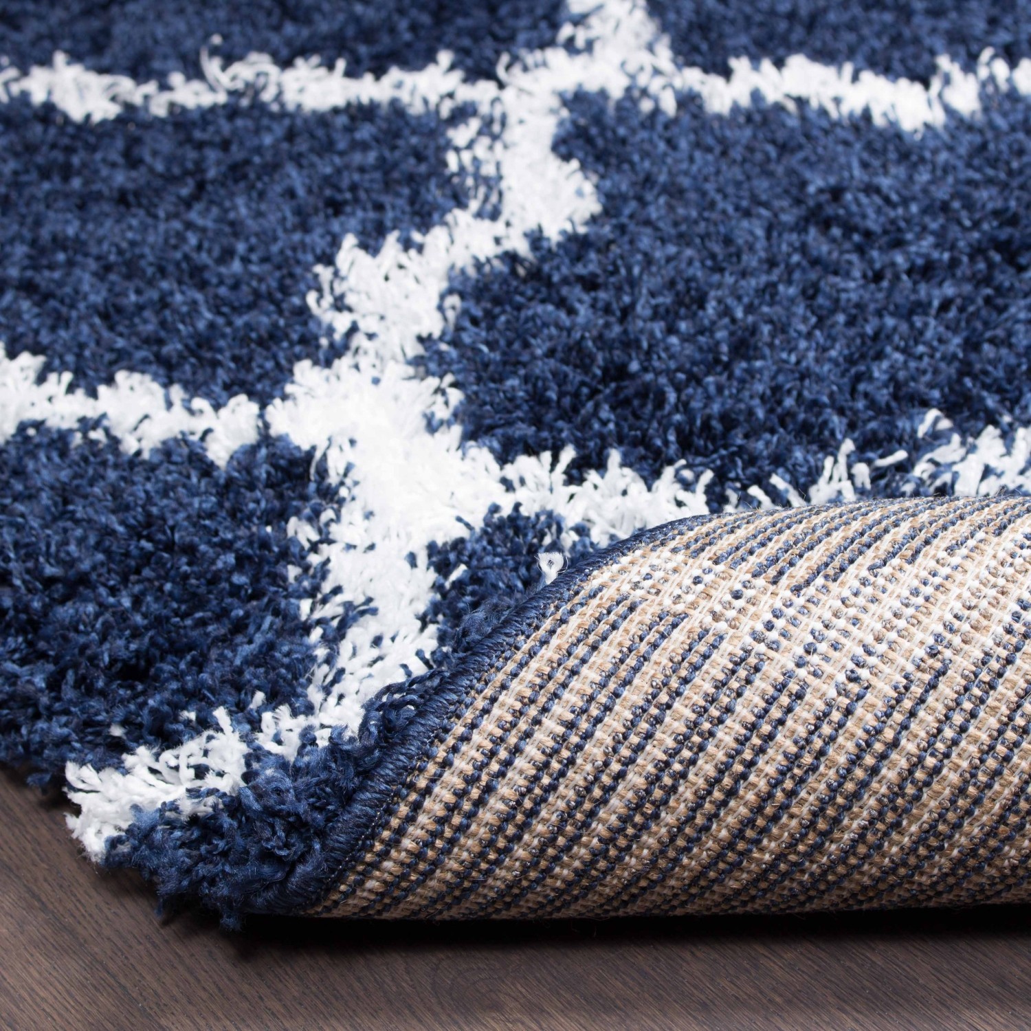 Tapis à poils longs de 4 pi x 5 pi 7 po Victoria Lattice d’AG Home - Bleu marine