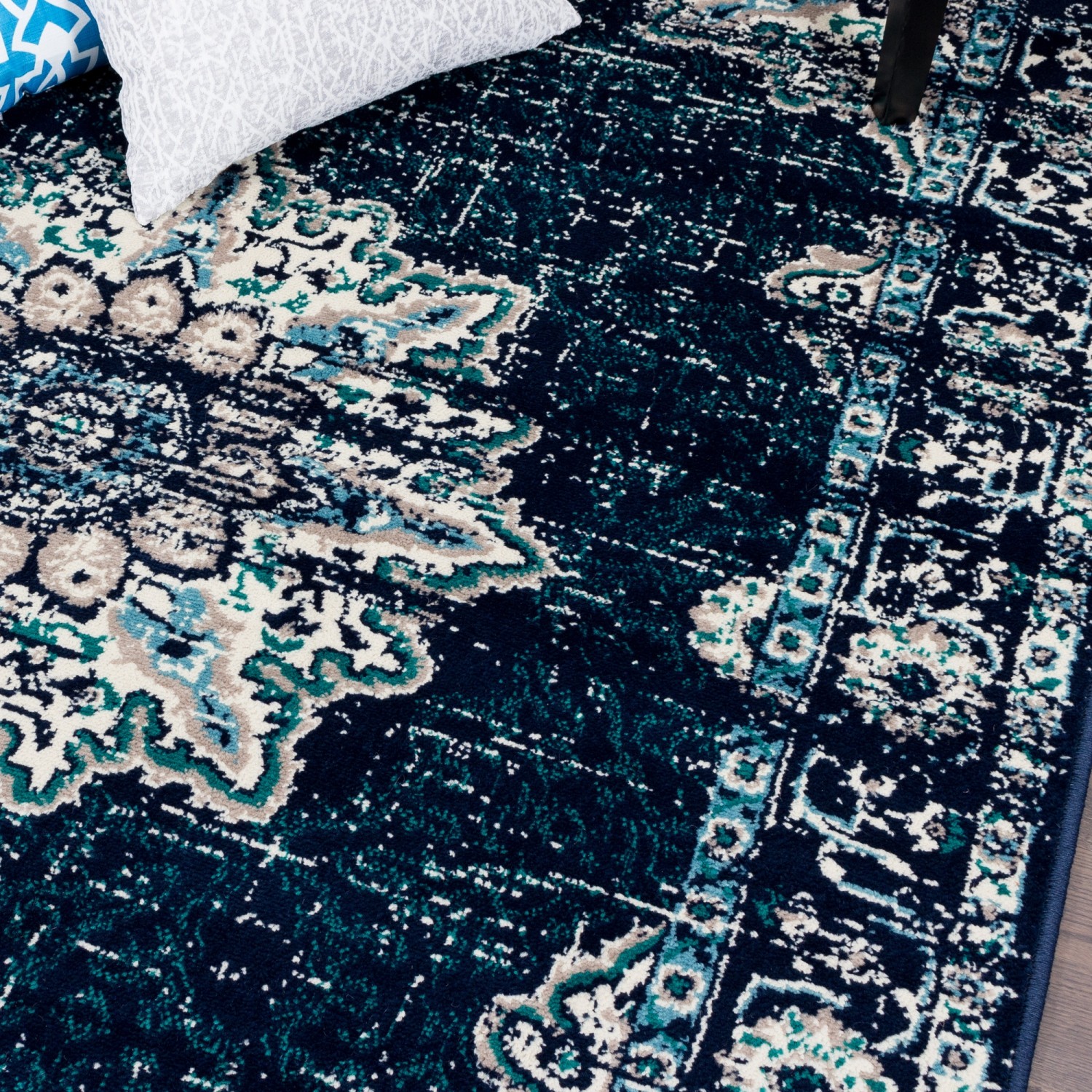 Saville Vintage Navy Area Rug 5'3"x7'8"