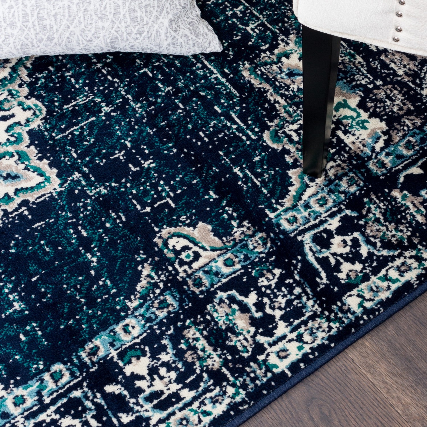 Saville Vintage Navy Area Rug 5'3"x7'8"