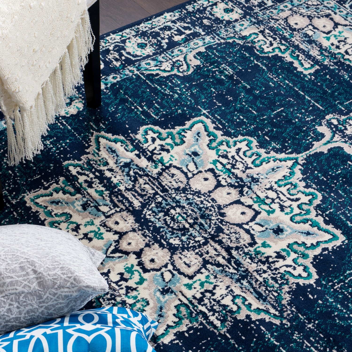 Saville Vintage Navy Area Rug 5'3"x7'8"