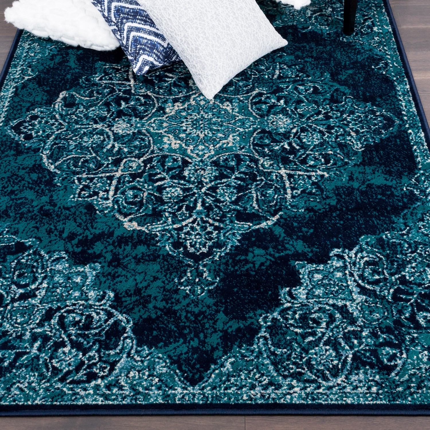 Tapis d'appoint Saville Vintage, marine / turquoise, 2 pi 2 po x 3 pi 11 po