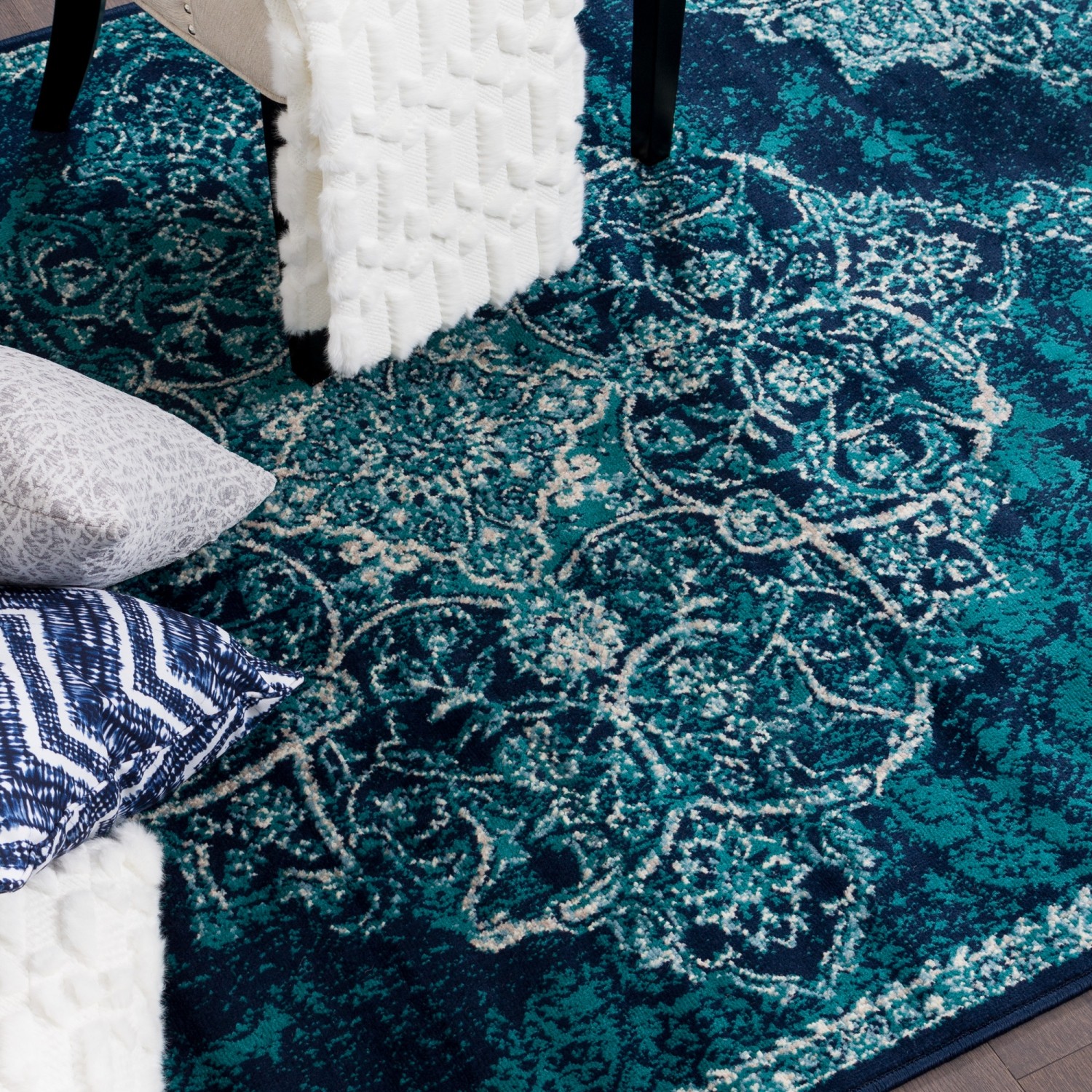 Tapis d'appoint Saville Vintage, marine / turquoise, 2 pi 2 po x 3 pi 11 po