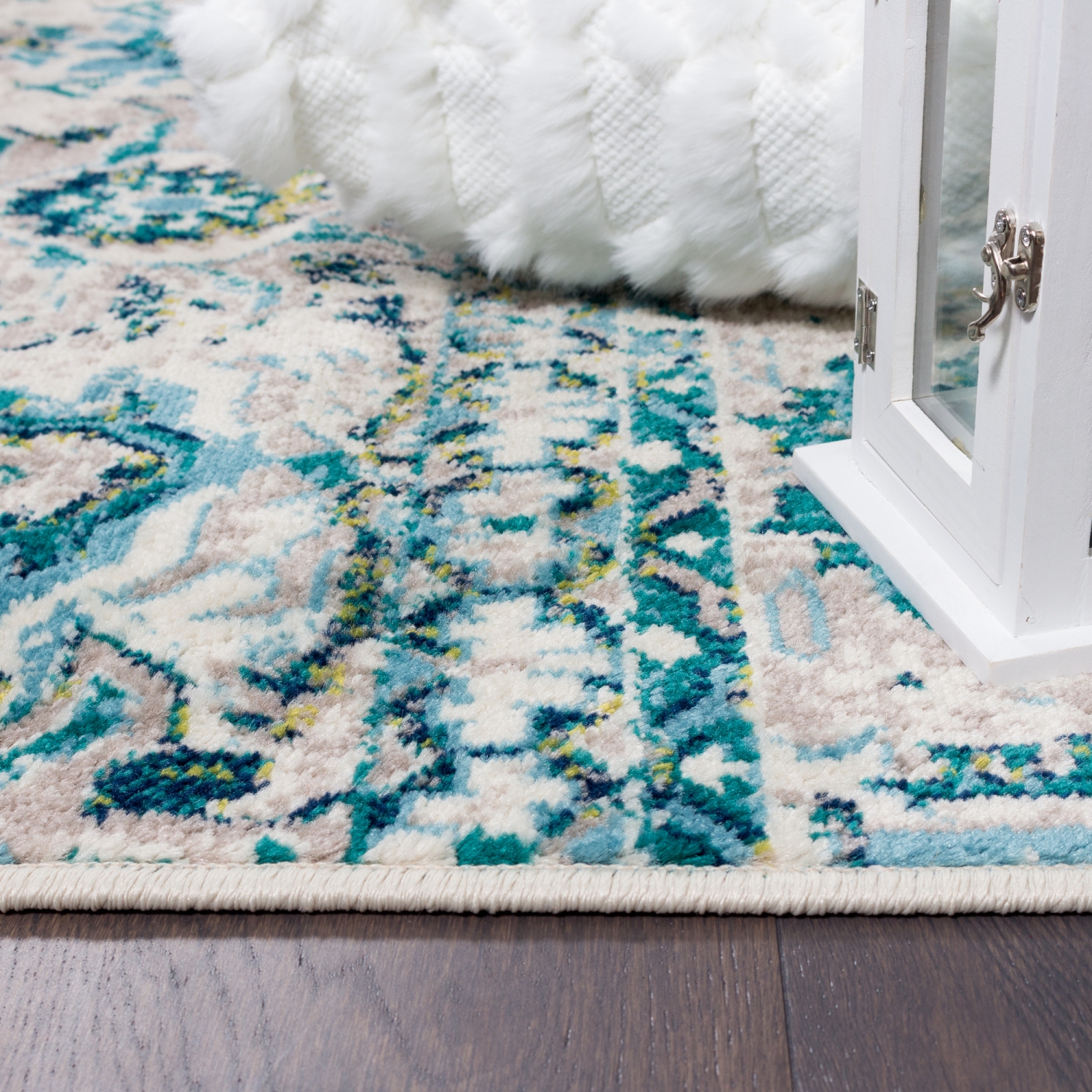 Saville Crown Blue/Turquoise Area Rug 2'2"x3'11"