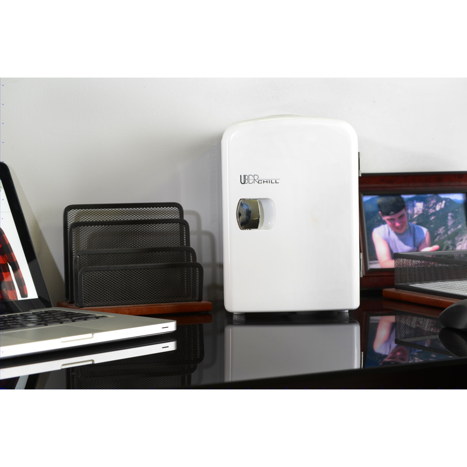 Uber Appliance – Mini réfrigérateur personnel Uber Chill, capacité de 6 canettes pour le bar, la chambre, le bureau ou la chambre d’étudiant,