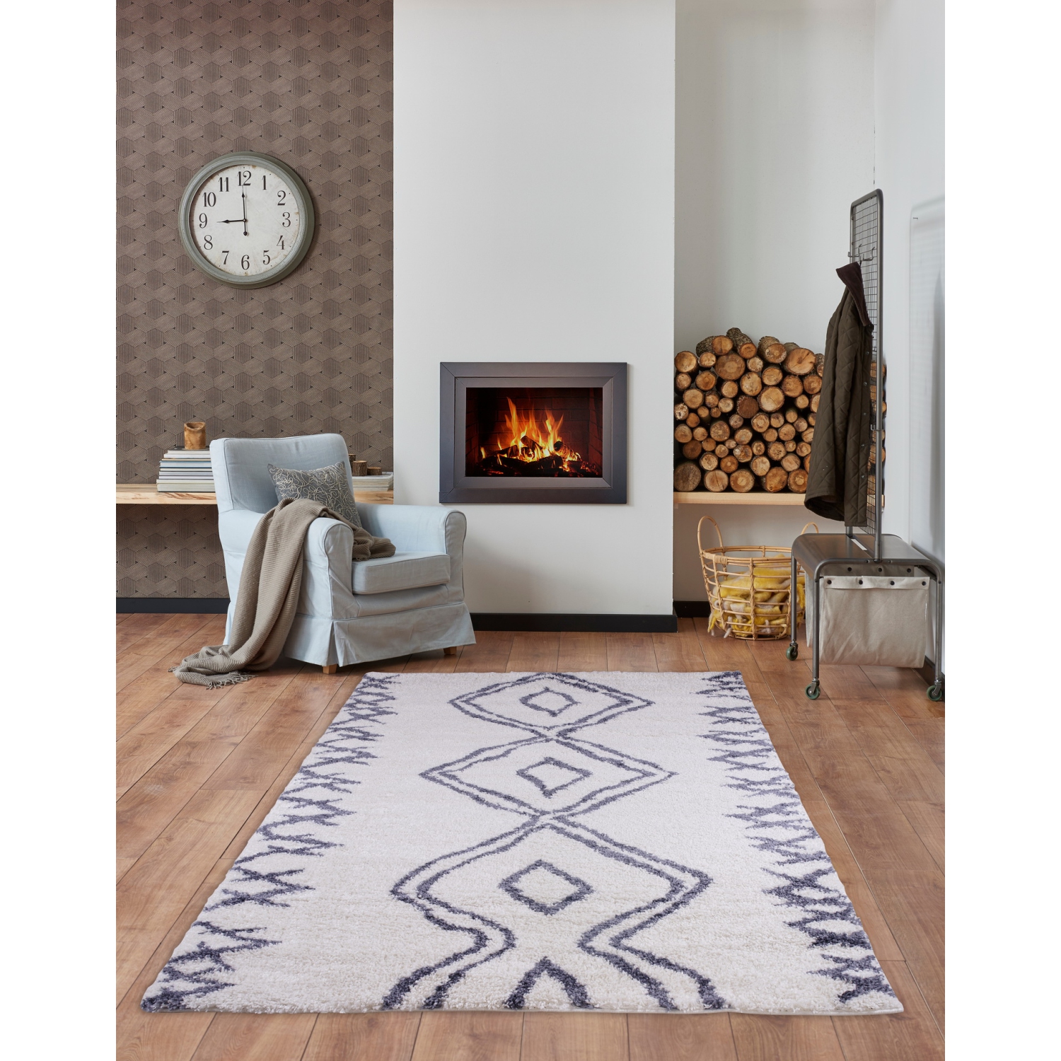 Casablanca Shaggy White Dark Gray Area Rug 3'11" x 5'7"