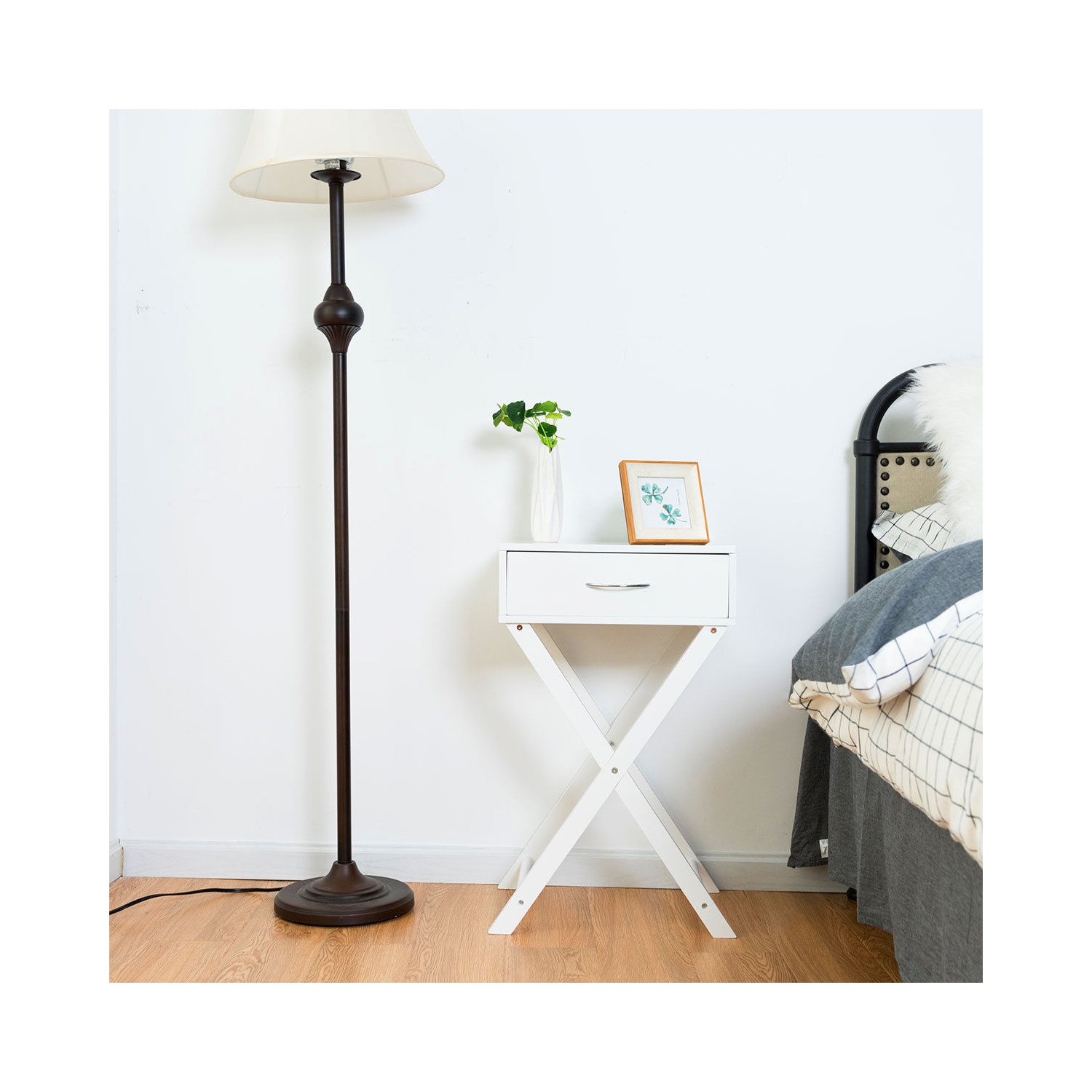 Table de Chevet Scandinave avec 1 Tiroir Table de Nuit avec Pieds de Table en Forme de X Table d'Appoint Table Basse Meuble de Rangement pour Accueil