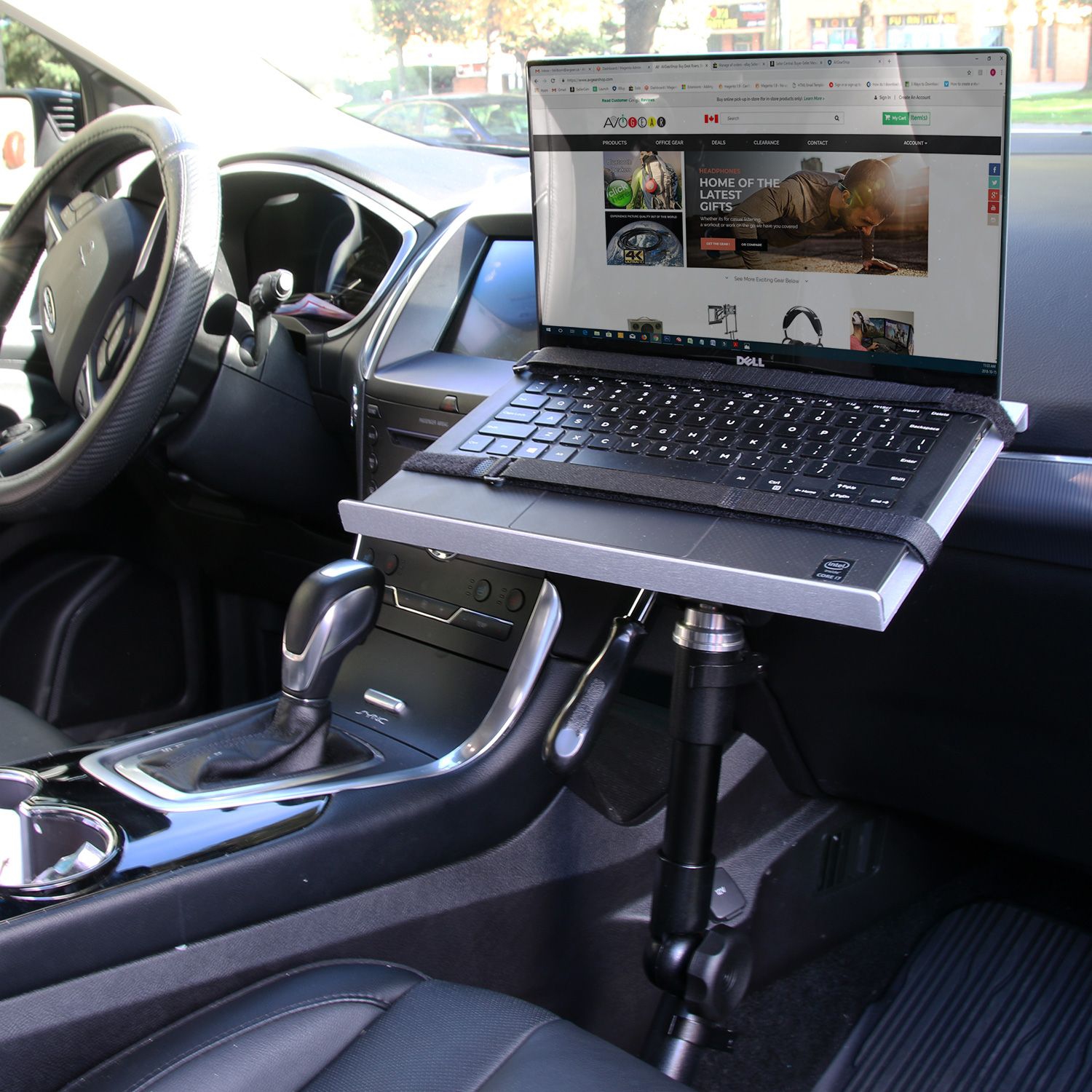 Support pivotant et inclinable universel à un bras de Boost Industries pour portable