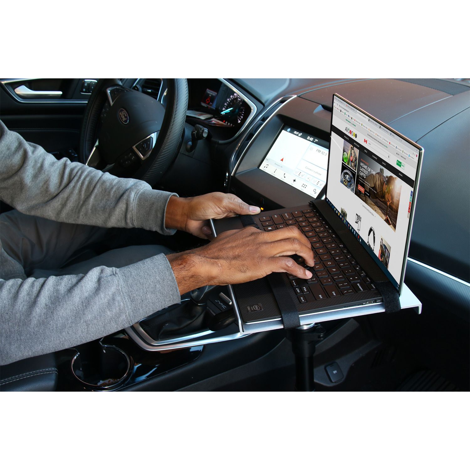 Support pivotant et inclinable universel à un bras de Boost Industries pour portable