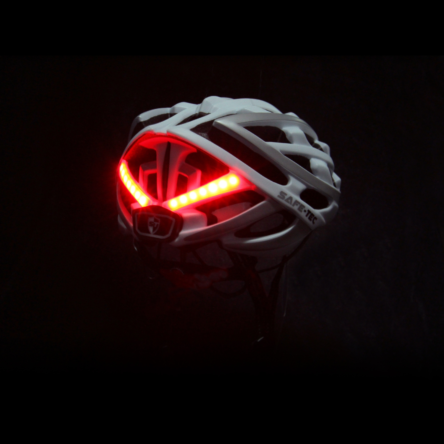 Casque intelligent de Safe-Tec de taille moyenne&nbsp;: Feux de freinage à commande par capteur, phares et clignotants&nbsp;: noir et gris