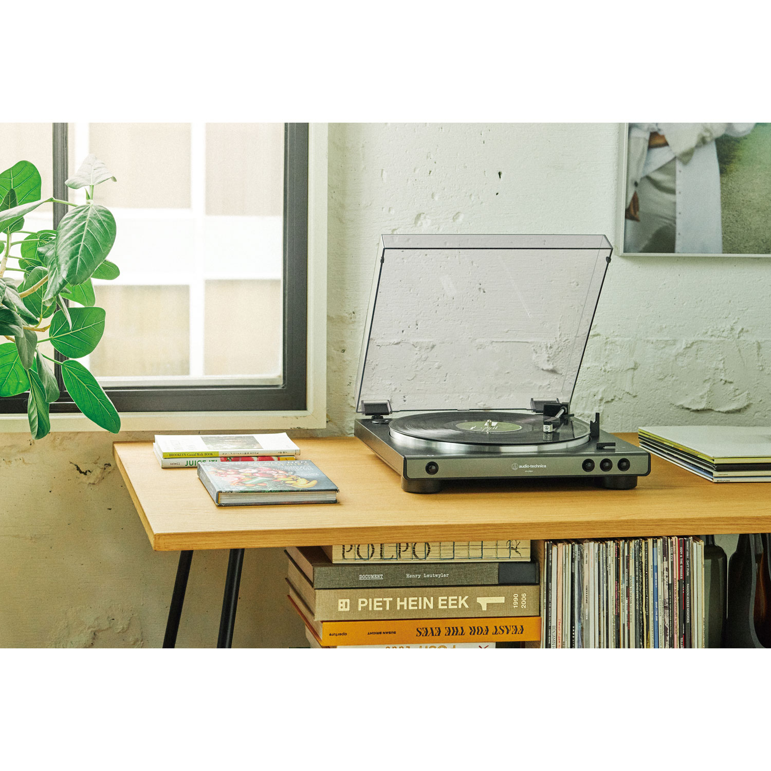 Tourne-disque à entraînement par courroie AT-LP60X-GM d'Audio Technica