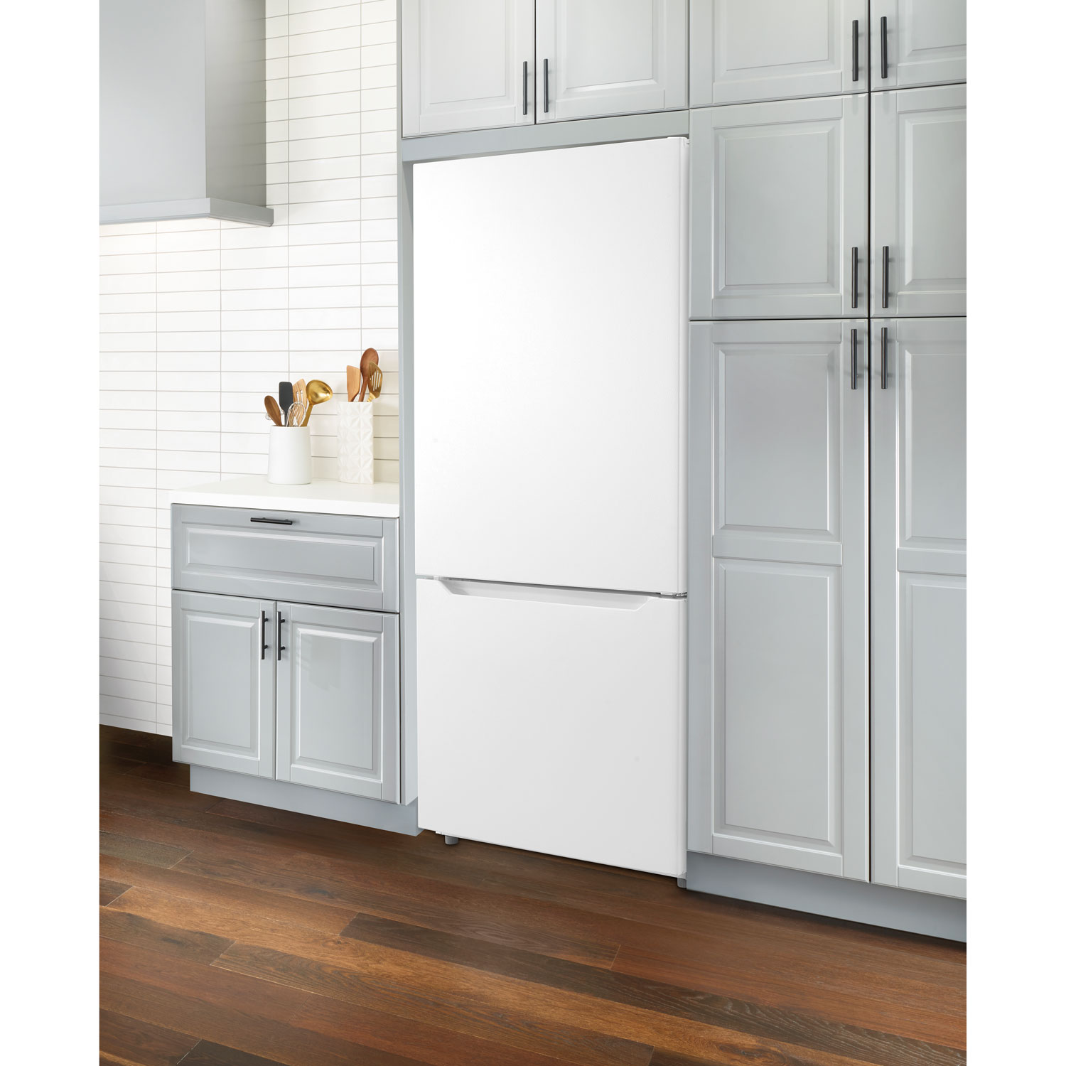 Insignia 30" 18.6 Cu. Ft. Bottom Freezer Refrigerator - White - Only at Best Buy
