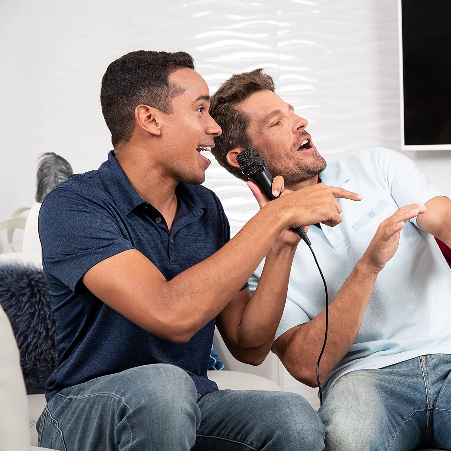 Microphone de karaoké dynamique SMM-205 de Singing machine avec cordon de 10,5 pi