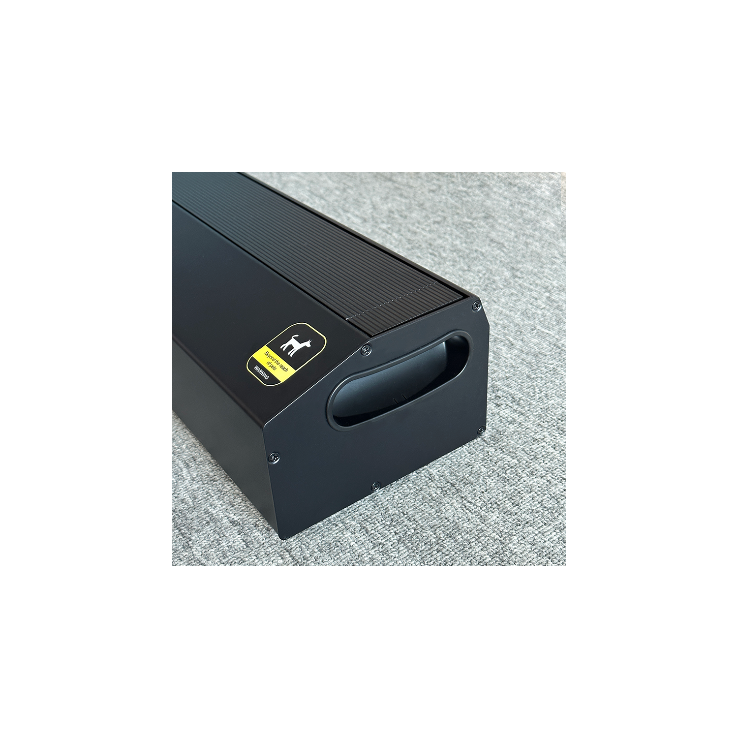 EluneVision – Écran ALR de plancher à très courte distance de projection motorisée Aurora 8K de 120&nbsp;po